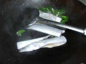 普宁豆酱烧带鱼的做法步骤6