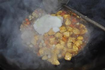 咖喱土豆泥炒饭的做法步骤7