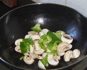 蘑菇青椒炒猪肝的做法步骤5