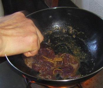 蘑菇青椒炒猪肝的做法步骤9