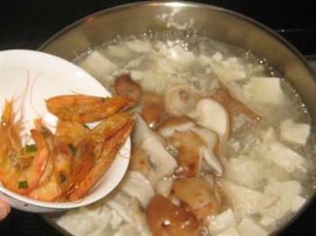 香菇海虾豆腐汤的做法图解5