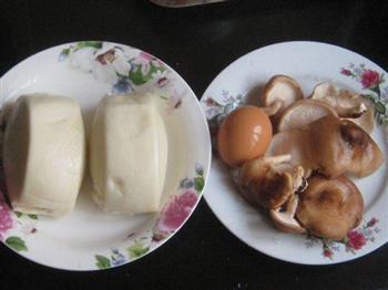 香菇鸡蛋炒馒头的做法步骤1