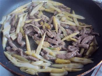 竹笋泡椒炒牛肉的做法步骤6