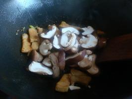 西葫芦香菇炒肉片的做法图解4