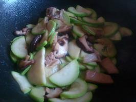 西葫芦香菇炒肉片的做法步骤8