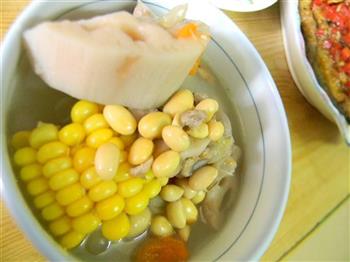 猪脊骨玉米莲藕汤的做法步骤7