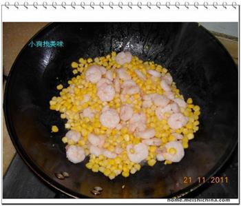 玉米炒虾仁的做法步骤3