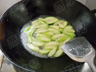 麻花丝瓜粉丝素汤的做法步骤5