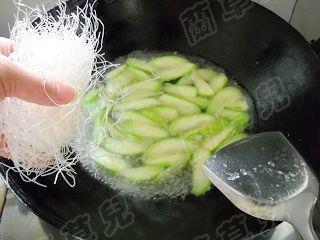 麻花丝瓜粉丝素汤的做法步骤6