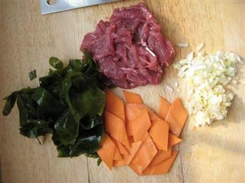 牛肉海带汤的做法步骤1