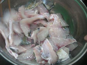 家常酸菜鱼的做法步骤3