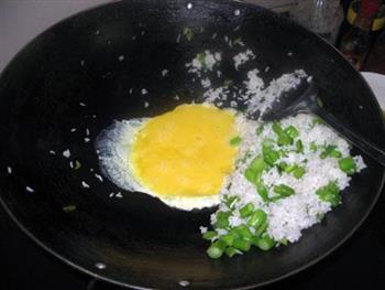 菜心粒鸡蛋炒饭的做法步骤7