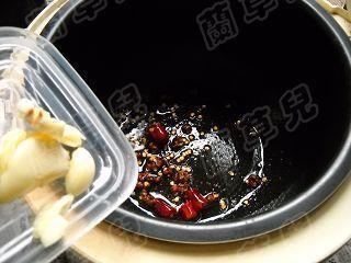 饭煲麻辣豆芽焖面的做法步骤4