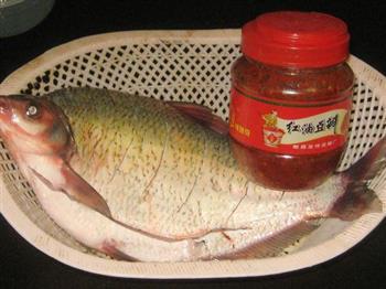 红油豆瓣酱烧鳊鱼的做法步骤1