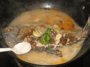 红油豆瓣酱烧鳊鱼的做法步骤5