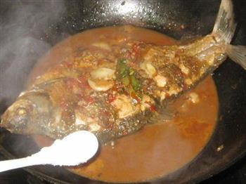 红油豆瓣酱烧鳊鱼的做法步骤6