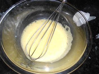 葡萄干蛋糕卷的做法步骤2