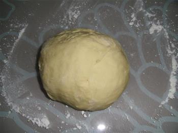 蓝莓豆沙毛毛虫面包的做法步骤1