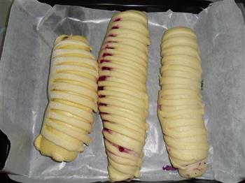 蓝莓豆沙毛毛虫面包的做法图解7