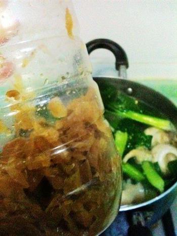 青菜菌菇牛筋汤面的做法步骤9