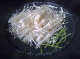 凉拌芹菜金针菇的做法步骤4