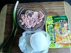 韩式辣白菜锅贴的做法步骤1