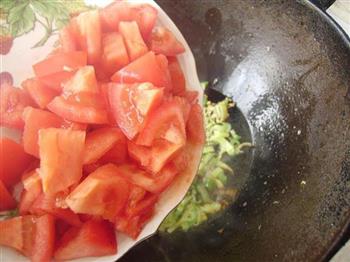 西红柿炒菜花的做法步骤3