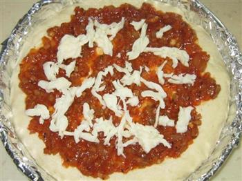洋葱彩椒牛肉披萨的做法步骤10