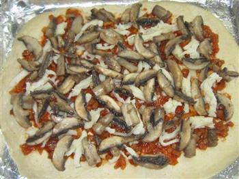 蘑菇鸡肉披萨的做法步骤10