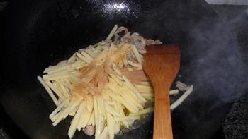 蒜薹土豆丝炒肉的做法步骤3