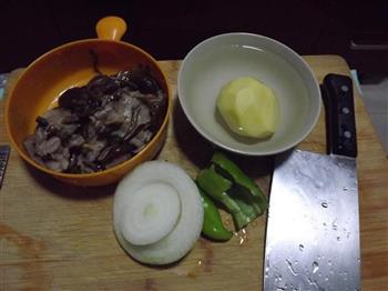香菇土豆片的做法步骤1