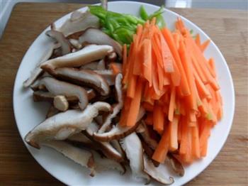胡萝卜香菇炒肉丝的做法步骤3