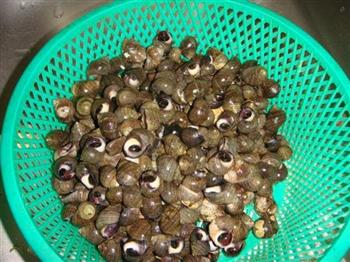 紫苏酸笋炒石螺的做法步骤1