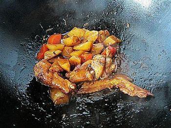 胡萝卜土豆烧鸡翅的做法步骤11