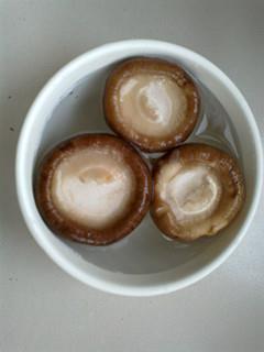 香菇炒上海青的做法图解2