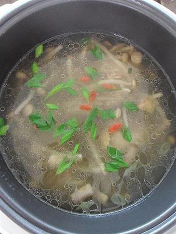 鸡腿菌菇汤的做法步骤12