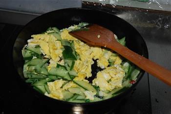 黄瓜片炒鸡蛋的做法步骤6