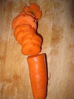 胡萝卜花生炖排骨的做法步骤2