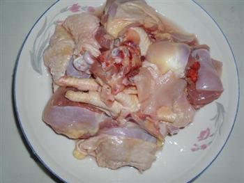 真姬菇炖鸡腿肉的做法图解1