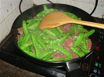 荷兰豆炒牛肉的做法步骤8
