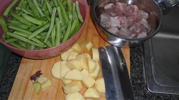 芸豆土豆炖排骨的做法步骤1