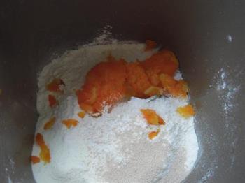 胡萝卜泥小餐包的做法图解2