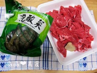 酸菜炒牛肉的做法步骤1
