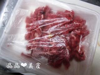 酸菜炒牛肉的做法步骤3
