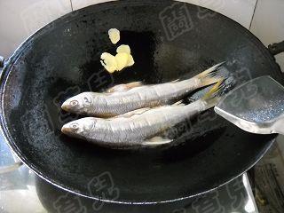 剁椒香酥刁子鱼的做法步骤4