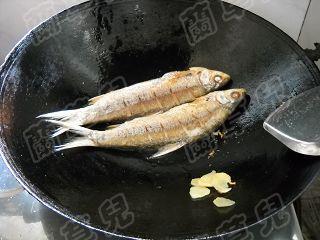 剁椒香酥刁子鱼的做法步骤5