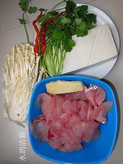 豆腐金针菇焖鱼片的做法步骤1