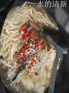 豆腐金针菇焖鱼片的做法步骤7