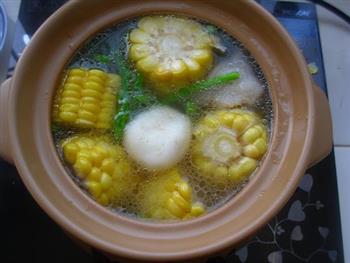 荸荠玉米芦笋猪骨汤的做法步骤7
