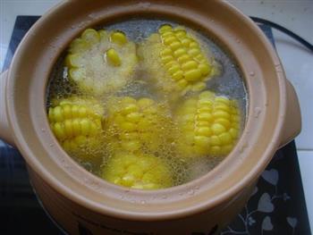 荸荠玉米芦笋猪骨汤的做法步骤8